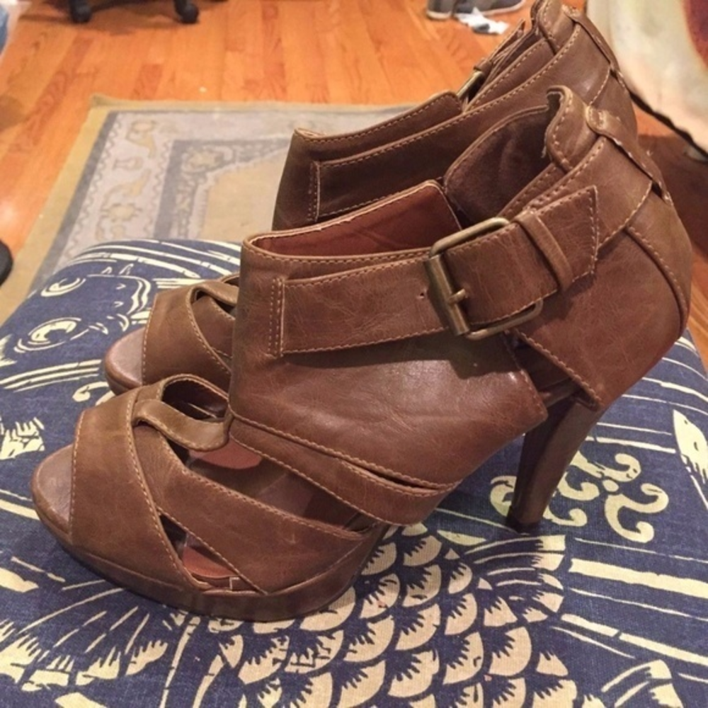 Sz8 EUC h&m divided brown bronze buckle heel